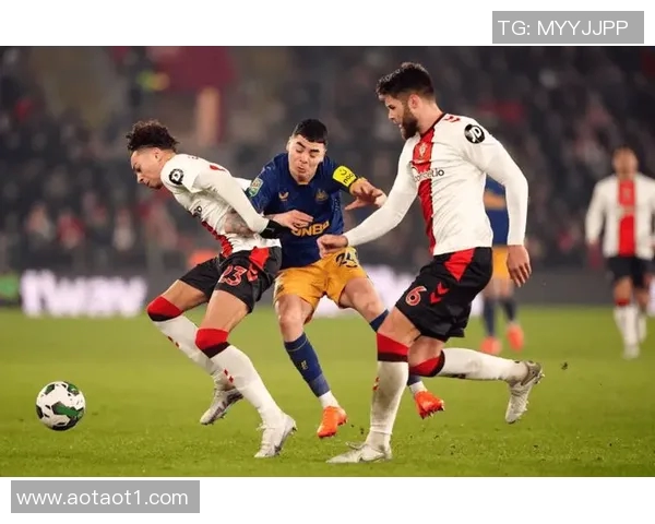 阿贾克斯在荷兰杯赛场展现实力成功晋级引发球迷热议